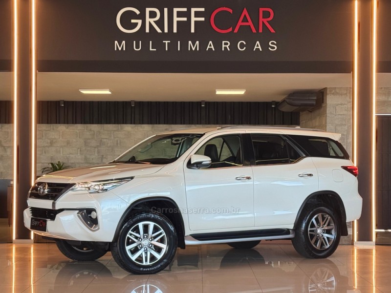 HILUX SW4 2.8 SRX 4X4 7 LUGARES 16V TURBO INTERCOOLER DIESEL 4P AUTOMÁTICO