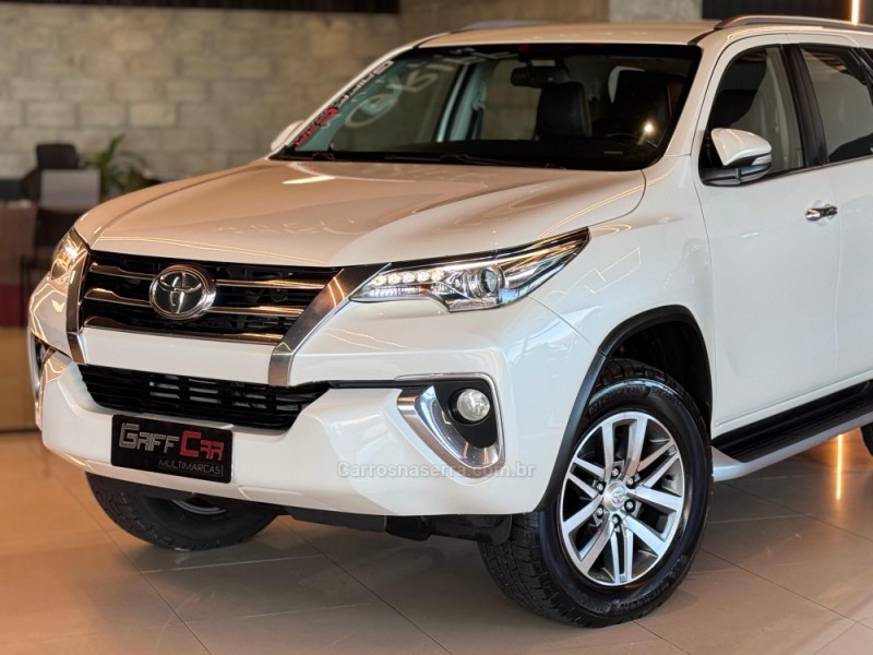 HILUX SW4 2.8 SRX 4X4 7 LUGARES 16V TURBO INTERCOOLER DIESEL 4P AUTOMÁTICO - 2017 - DOIS IRMãOS