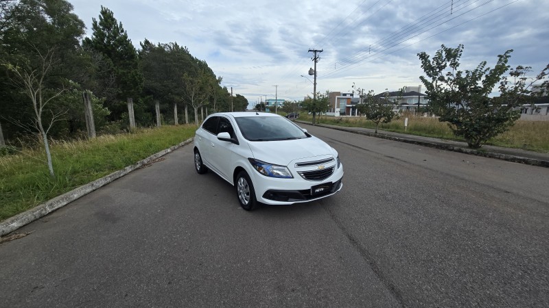 ONIX 1.4 MPFI LT 8V FLEX 4P MANUAL - 2013 - BENTO GONçALVES