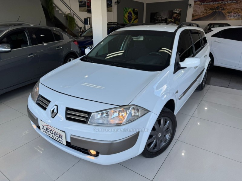 MÉGANE 1.6 DYNAMIQUE GRAND TOUR 16V FLEX 4P MANUAL - 2013 - SãO LEOPOLDO