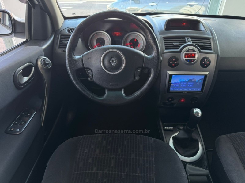 MÉGANE 1.6 DYNAMIQUE GRAND TOUR 16V FLEX 4P MANUAL - 2013 - SãO LEOPOLDO