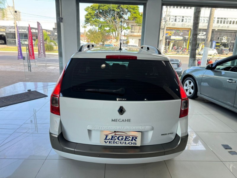 MÉGANE 1.6 DYNAMIQUE GRAND TOUR 16V FLEX 4P MANUAL - 2013 - SãO LEOPOLDO