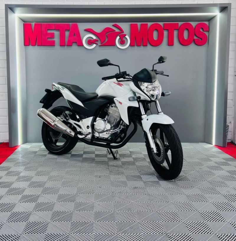 CB 300R  - 2014 - CAMPO BOM