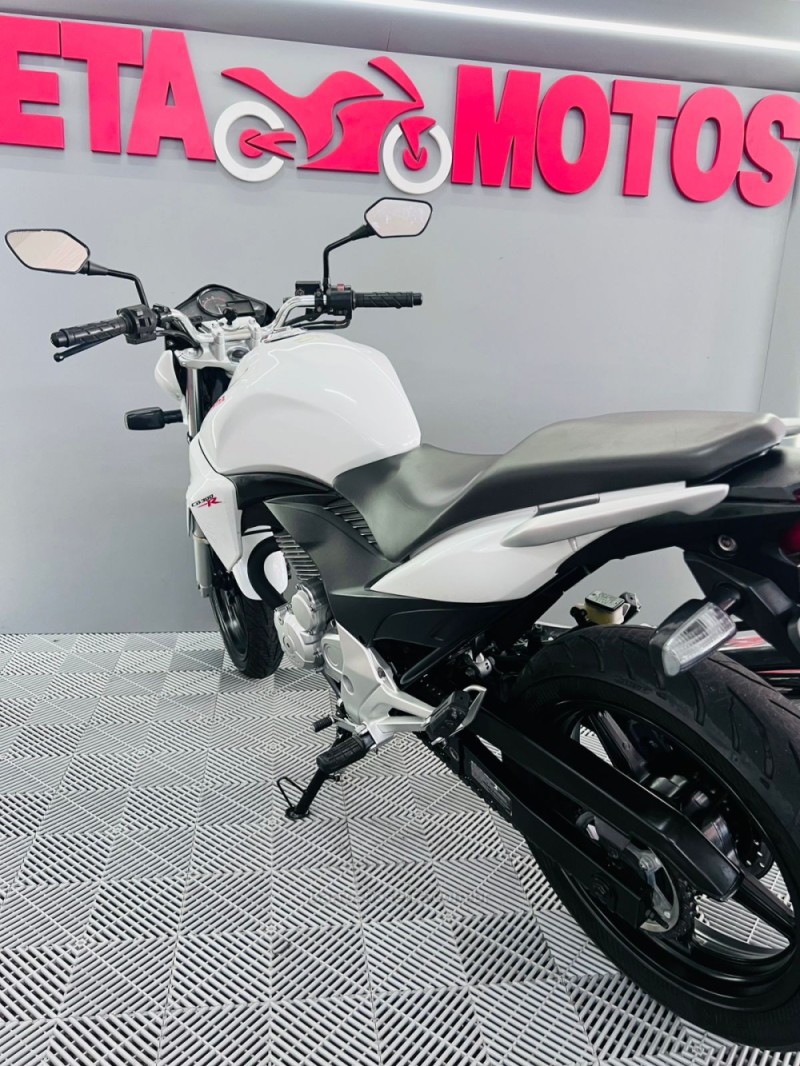 CB 300R  - 2014 - CAMPO BOM
