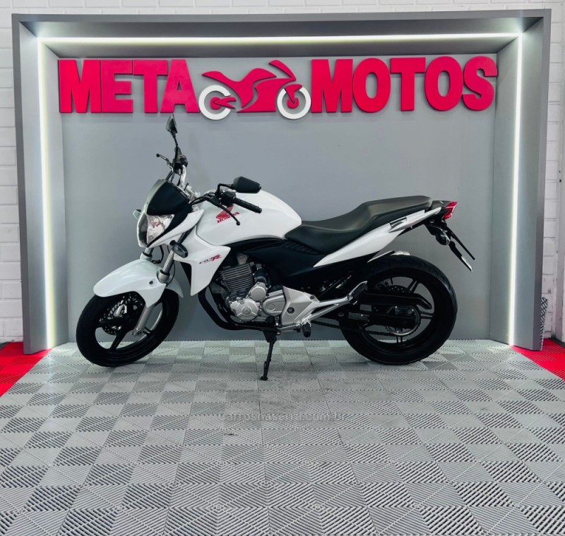 CB 300R  - 2014 - CAMPO BOM
