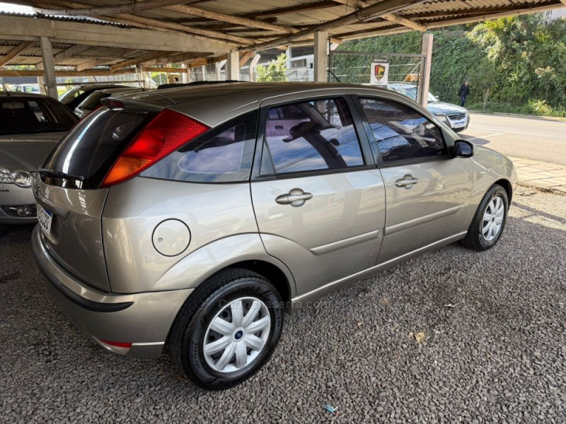 FOCUS 1.6 GL 8V GASOLINA 4P MANUAL - 2005 - FARROUPILHA