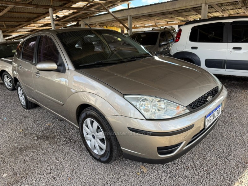 FOCUS 1.6 GL 8V GASOLINA 4P MANUAL - 2005 - FARROUPILHA