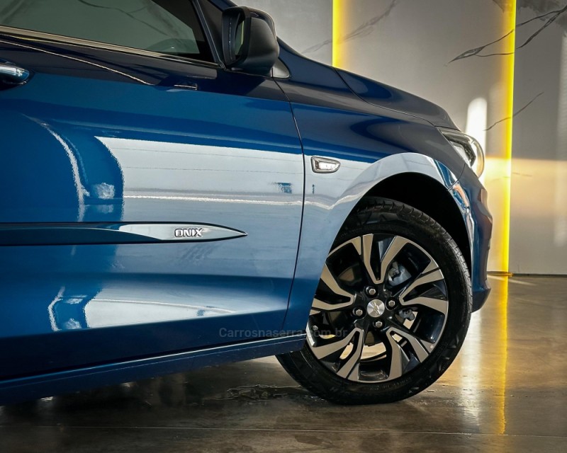 ONIX 1.0	PREMIER PLUS 8V TURBO FLEX 4P AUTOMÁTICO - 2024 - GARIBALDI