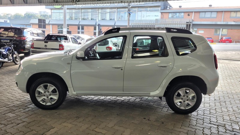 DUSTER 1.6 DYNAMIQUE 4X2 16V FLEX 4P MANUAL - 2017 - GARIBALDI