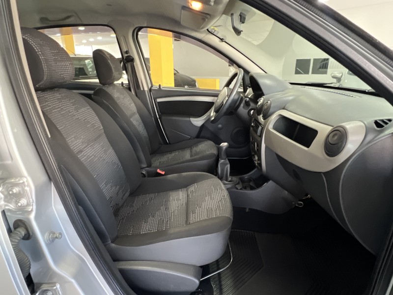 SANDERO 1.0 EXPRESSION 16V FLEX 4P MANUAL - 2010 - CAXIAS DO SUL