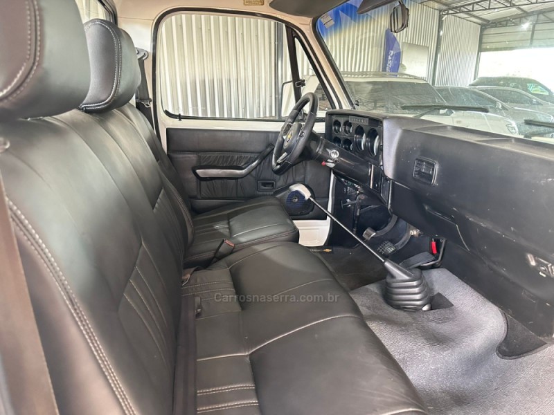 D20 4.0 CUSTOM DE LUXE CS 8V TURBO DIESEL 2P MANUAL - 1990 - CAMPO BOM
