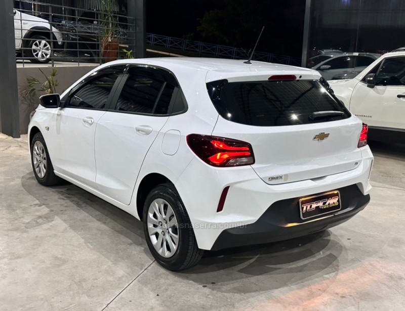 ONIX 1.0 LT 12V FLEX 4P MANUAL - 2021 - CAMPO BOM