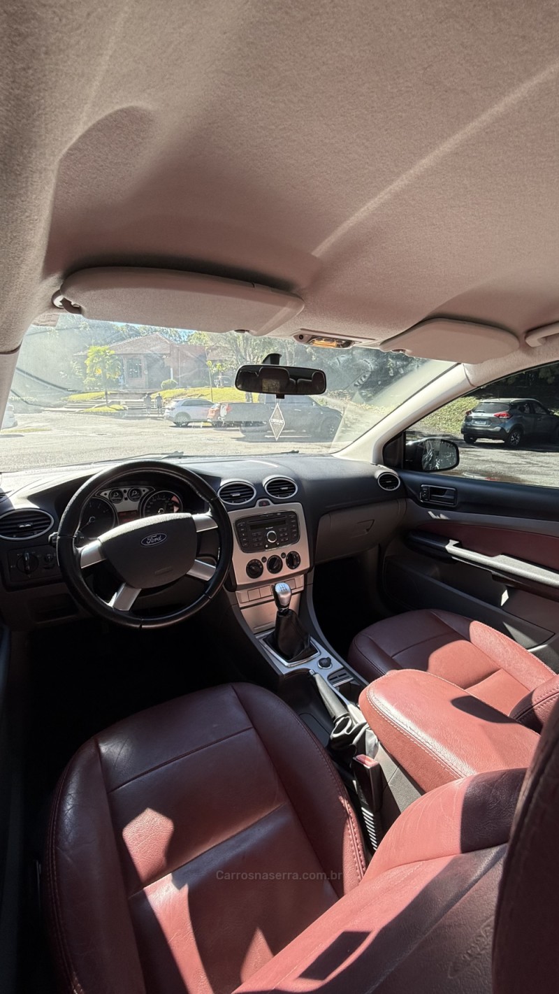 FOCUS 1.6 GLX 8V FLEX 4P MANUAL - 2012 - FARROUPILHA
