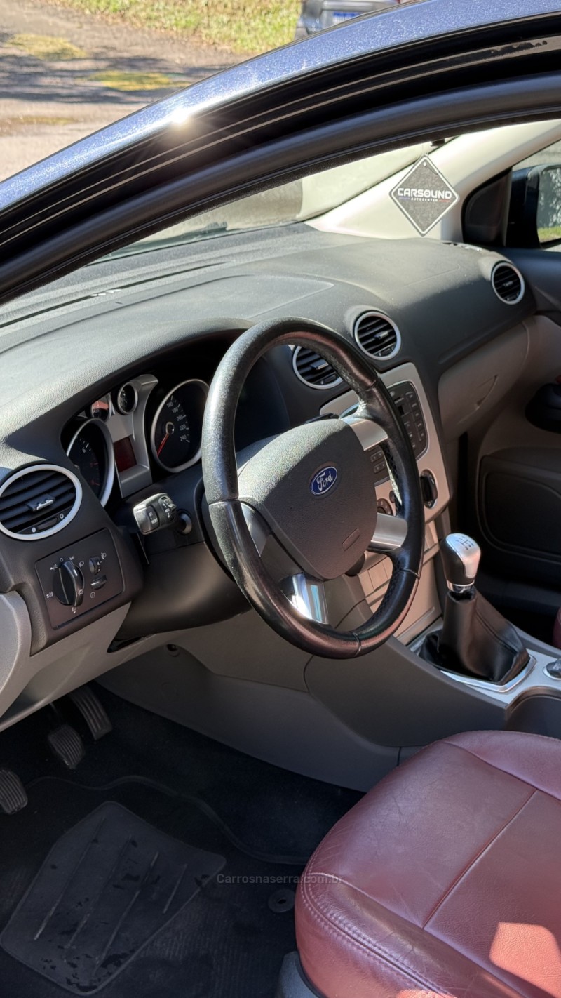 FOCUS 1.6 GLX 8V FLEX 4P MANUAL - 2012 - FARROUPILHA