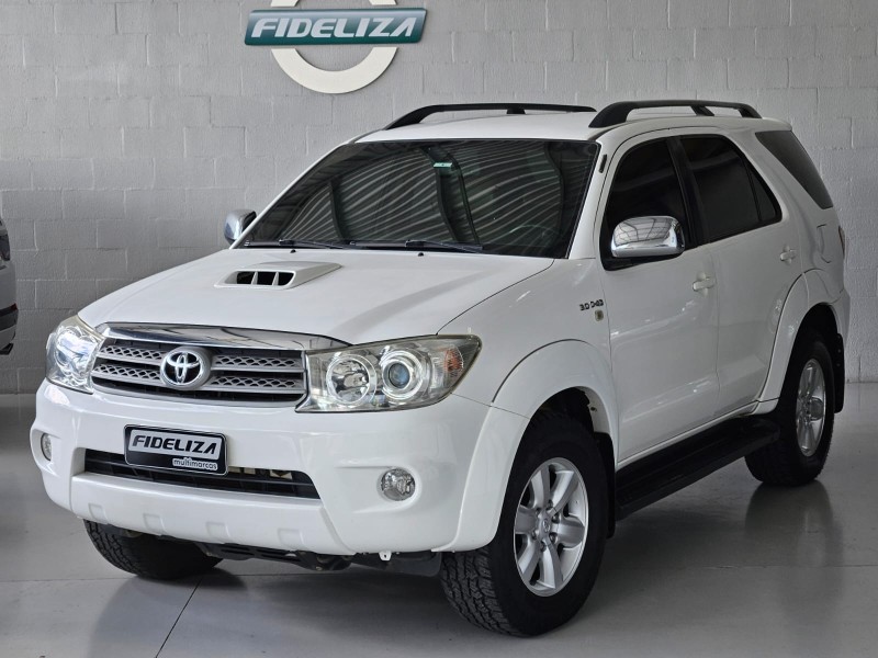 HILUX SW4 3.0 SRV 4X4 7 LUGARES 16V TURBO INTERCOOLER DIESEL 4P AUTOMÁTICO - 2010 - FARROUPILHA