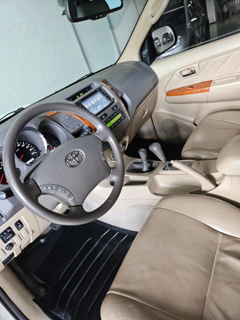 HILUX SW4 3.0 SRV 4X4 7 LUGARES 16V TURBO INTERCOOLER DIESEL 4P AUTOMÁTICO - 2010 - FARROUPILHA