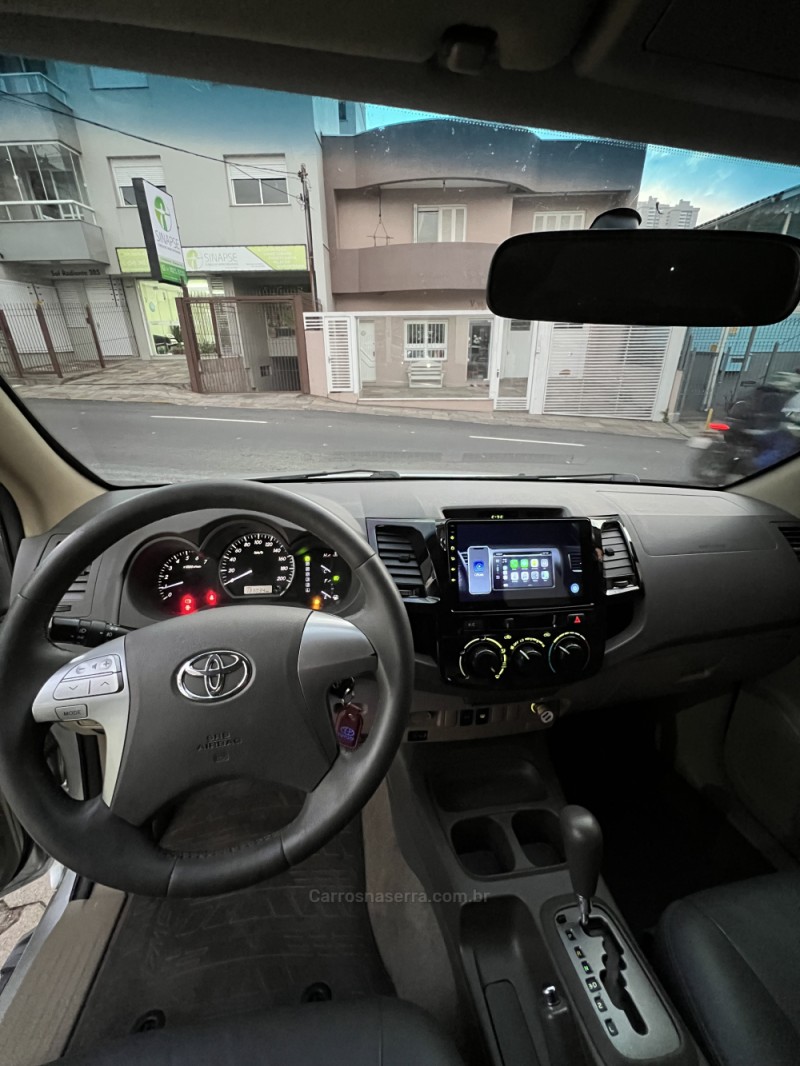 HILUX SW4 2.7 SR 4X2 16V FLEX 4P AUTOMÁTICO - 2012 - CAXIAS DO SUL