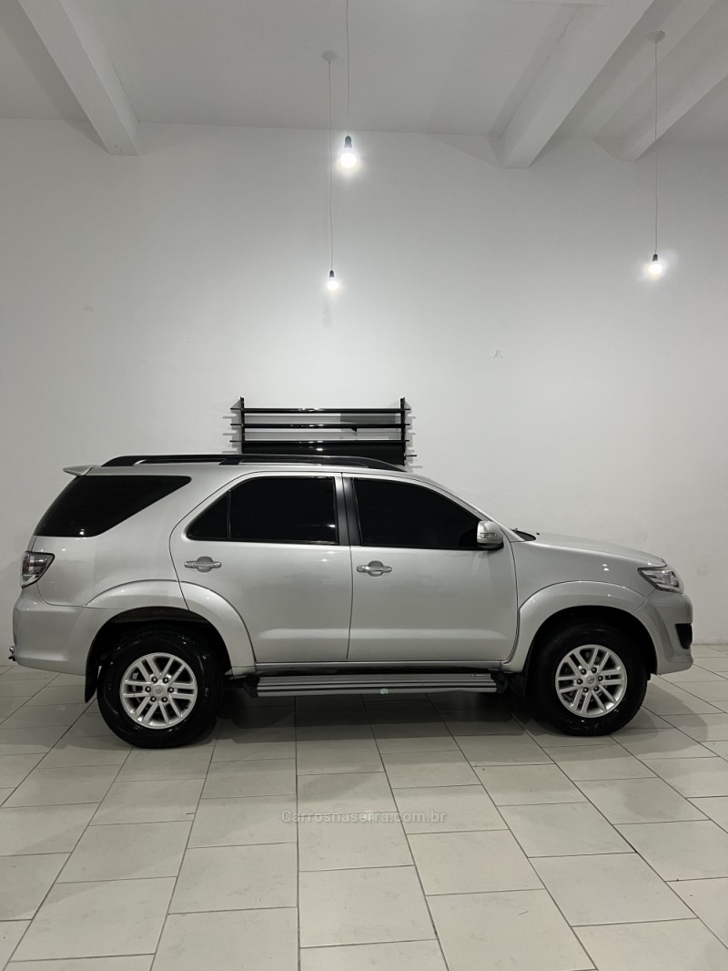 HILUX SW4 2.7 SR 4X2 16V FLEX 4P AUTOMÁTICO - 2012 - CAXIAS DO SUL