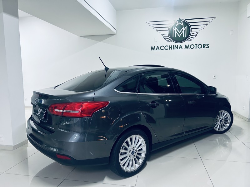 FOCUS 2.0 TITANIUM PLUS FASTBACK 16V FLEX 4P AUTOMÁTICO - 2018 - CAXIAS DO SUL