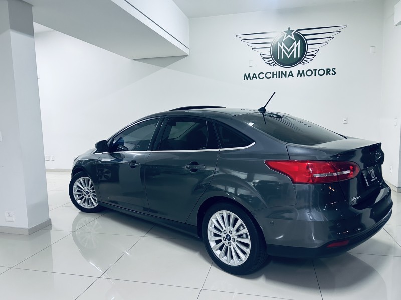FOCUS 2.0 TITANIUM PLUS FASTBACK 16V FLEX 4P AUTOMÁTICO - 2018 - CAXIAS DO SUL