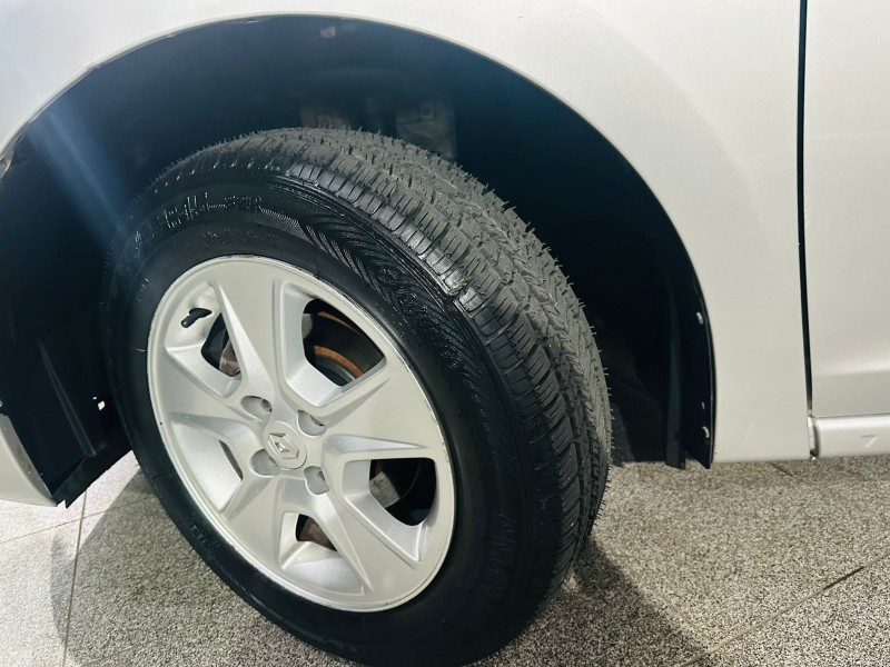 LOGAN 1.6 DYNAMIQUE 8V FLEX 4P MANUAL - 2014 - CAXIAS DO SUL