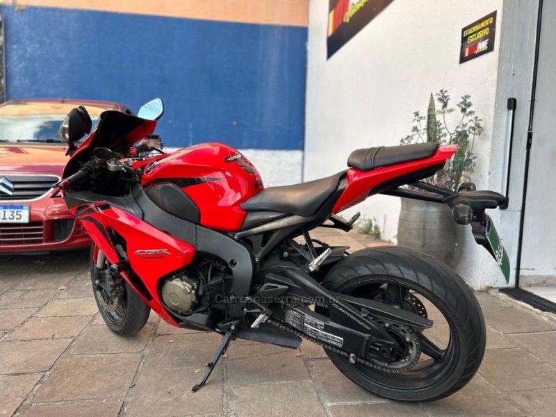 CBR 1000RR FIREBLADE - 2008 - CAXIAS DO SUL