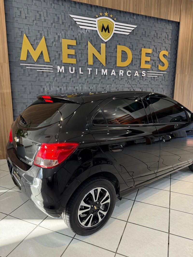 ONIX 1.4 MPFI LTZ 8V FLEX 4P MANUAL - 2016 - NOVO HAMBURGO