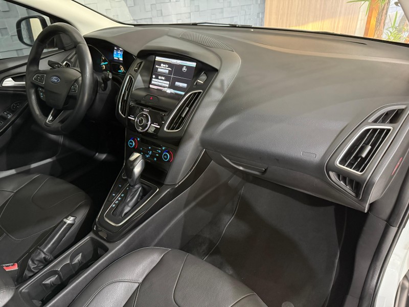 FOCUS 2.0 TITANIUM PLUS 16V FLEX 4P AUTOMÁTICO - 2016 - NOVO HAMBURGO