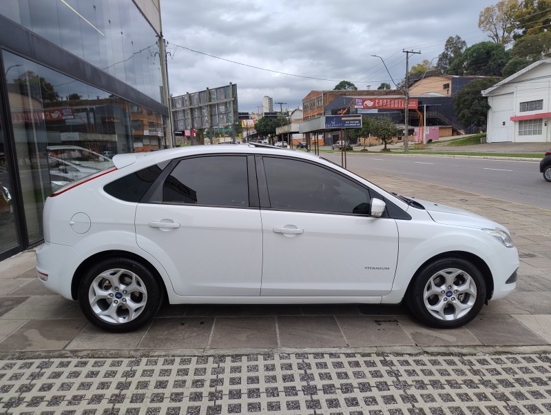 FOCUS 2.0 TITANIUM HATCH 16V FLEX 4P AUTOMÁTICO - 2013 - CAXIAS DO SUL