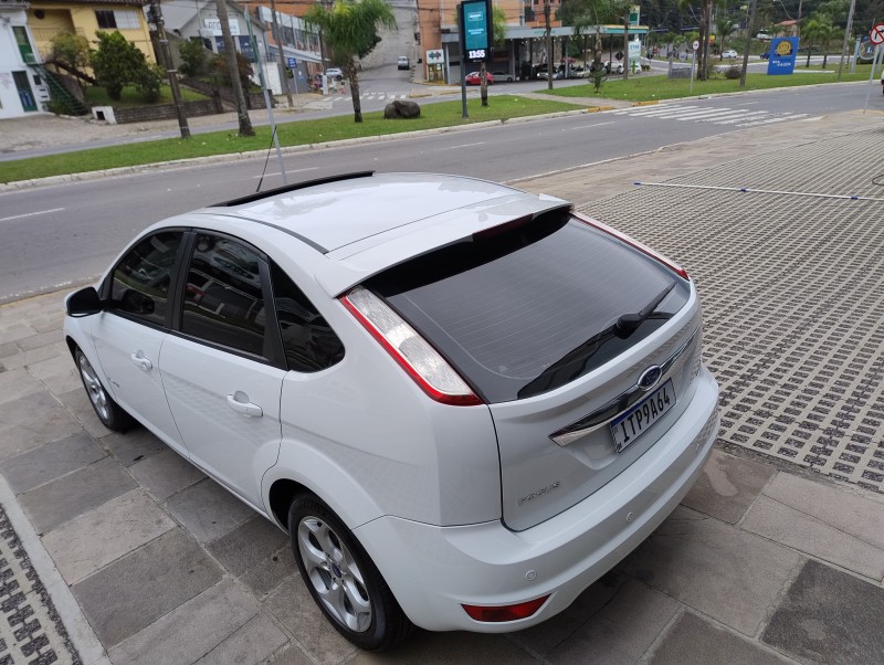 FOCUS 2.0 TITANIUM HATCH 16V FLEX 4P AUTOMÁTICO - 2013 - CAXIAS DO SUL
