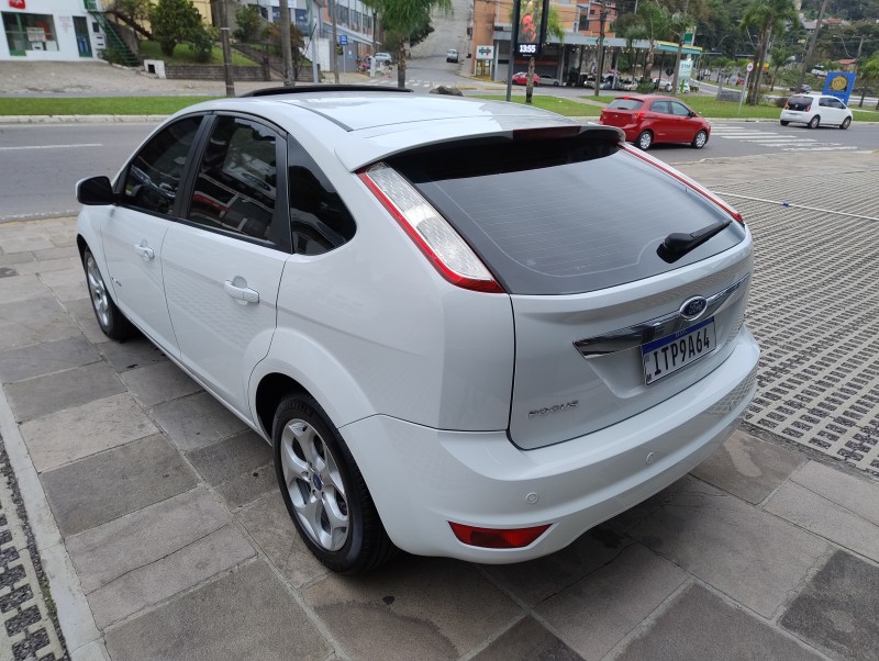 FOCUS 2.0 TITANIUM HATCH 16V FLEX 4P AUTOMÁTICO - 2013 - CAXIAS DO SUL