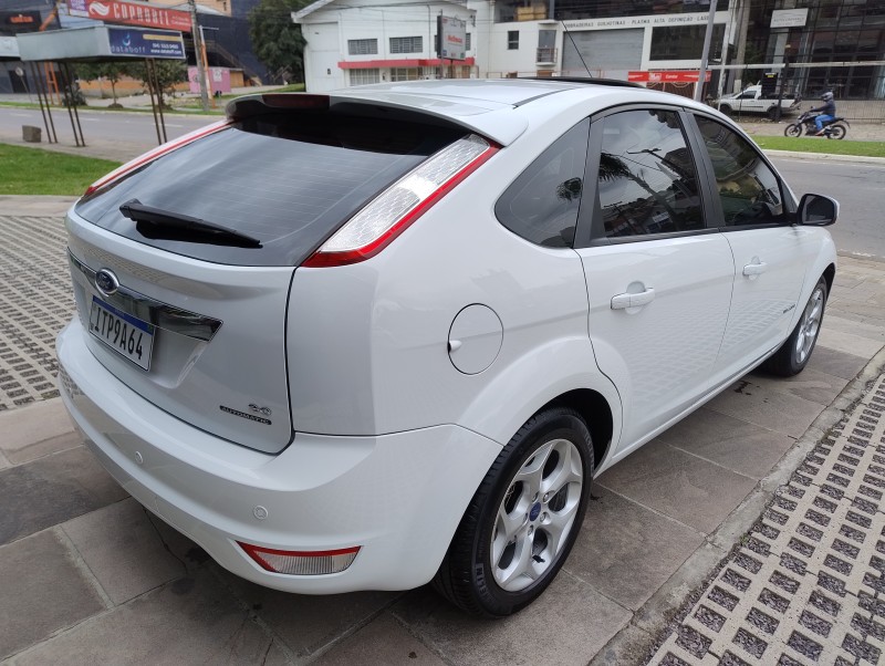 FOCUS 2.0 TITANIUM HATCH 16V FLEX 4P AUTOMÁTICO - 2013 - CAXIAS DO SUL