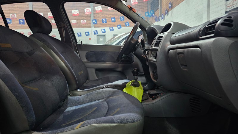 CLIO 1.6 RN 16V GASOLINA 4P MANUAL - 2001 - CAXIAS DO SUL