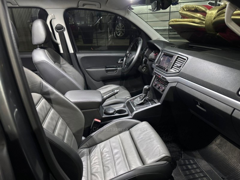 AMAROK 3.0 V6 TDI HIGHLINE CD DIESEL 4MOTION AUTOMÁTICO - 2018 - CAMPO BOM