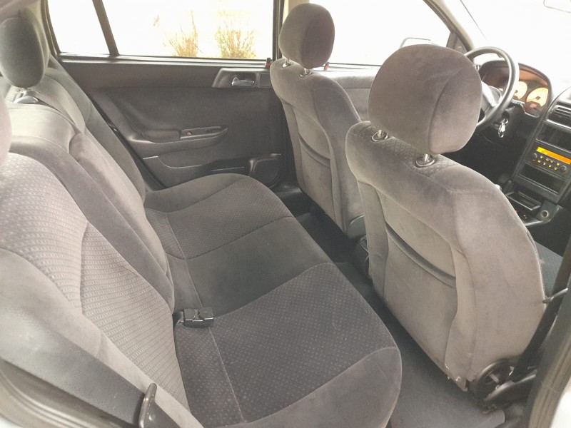 ASTRA 2.0 MPFI ADVANTAGE 8V FLEX 4P MANUAL - 2010 - FARROUPILHA