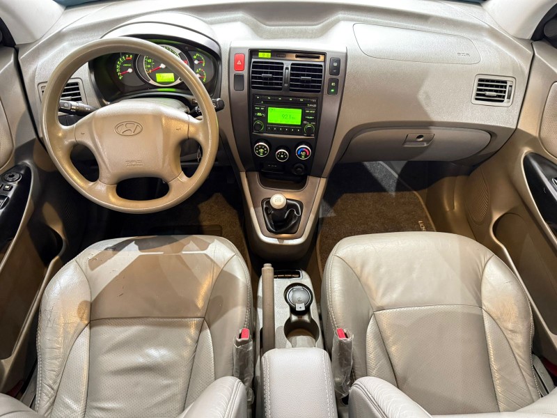 TUCSON 2.0 MPFI GL 16V 142CV 2WD GASOLINA 4P MANUAL - 2011 - FARROUPILHA