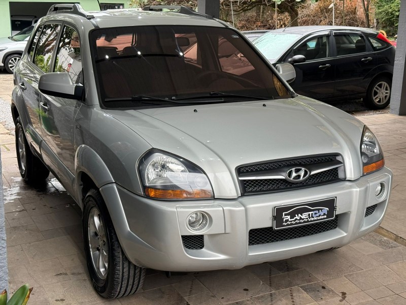 TUCSON 2.0 MPFI GL 16V 142CV 2WD GASOLINA 4P MANUAL - 2011 - FARROUPILHA