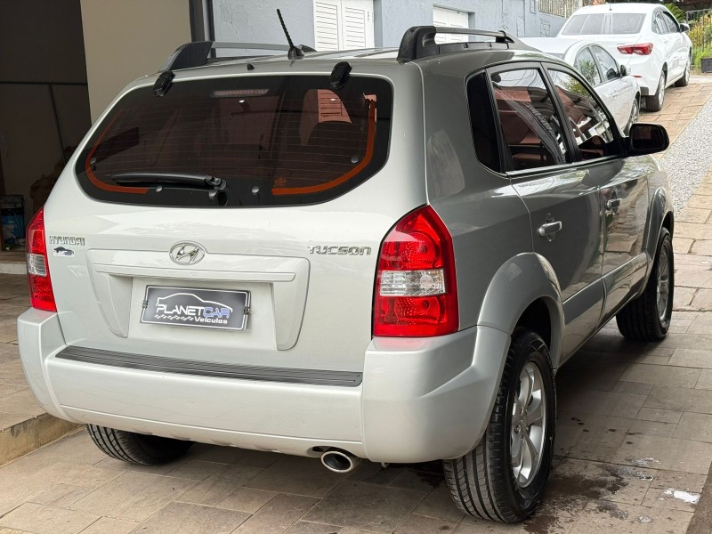 TUCSON 2.0 MPFI GL 16V 142CV 2WD GASOLINA 4P MANUAL - 2011 - FARROUPILHA