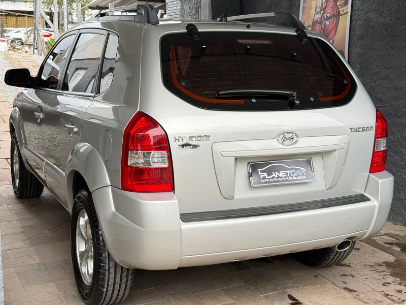 TUCSON 2.0 MPFI GL 16V 142CV 2WD GASOLINA 4P MANUAL - 2011 - FARROUPILHA