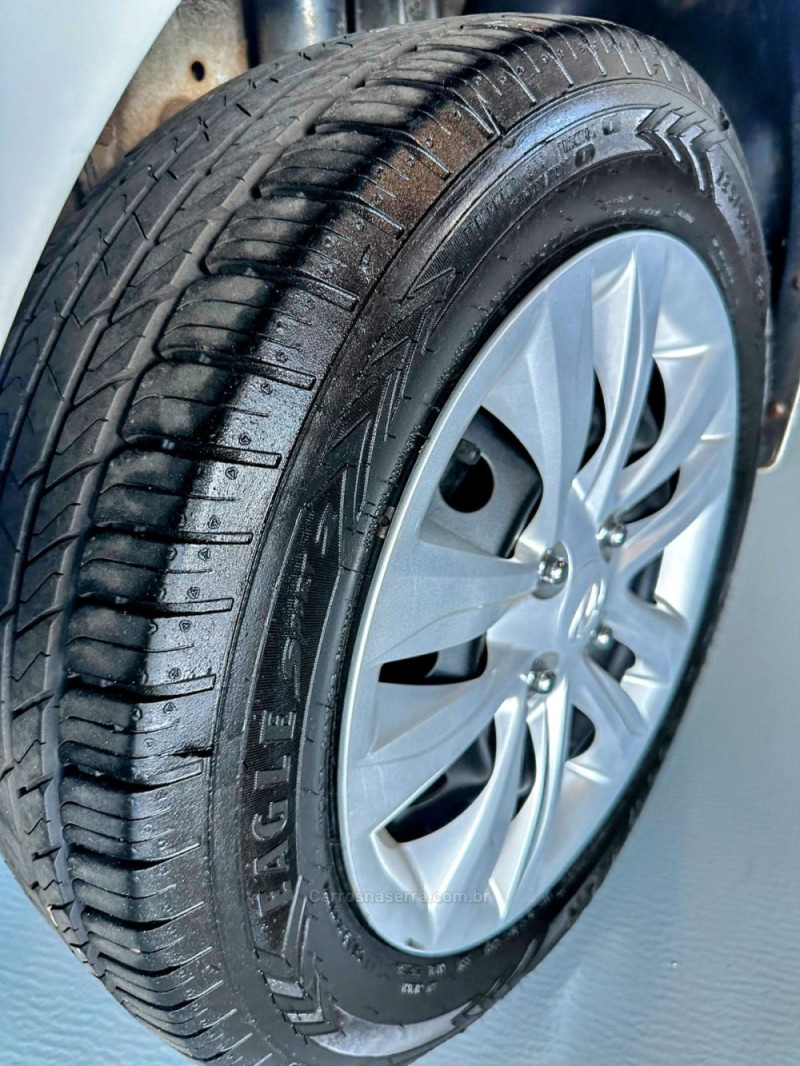 HB20S 1.0 COMFORT PLUS 12V FLEX 4P MANUAL - 2017 - TRêS COROAS