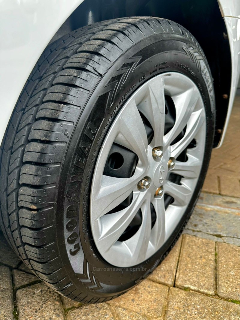HB20S 1.0 COMFORT PLUS 12V FLEX 4P MANUAL - 2017 - TRêS COROAS