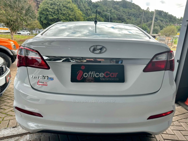 HB20S 1.0 COMFORT PLUS 12V FLEX 4P MANUAL - 2017 - TRêS COROAS