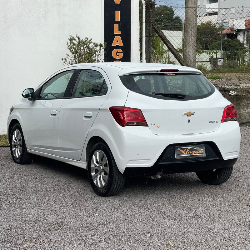 ONIX 1.4 MPFI LT 8V FLEX 4P MANUAL - 2017 - CAXIAS DO SUL