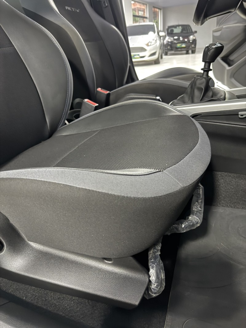 ONIX 1.4 MPFI ACTIV 8V FLEX 4P MANUAL - 2019 - VILA FLORES