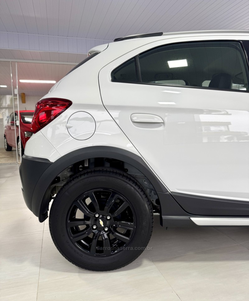 ONIX 1.4 MPFI ACTIV 8V FLEX 4P MANUAL - 2019 - VILA FLORES
