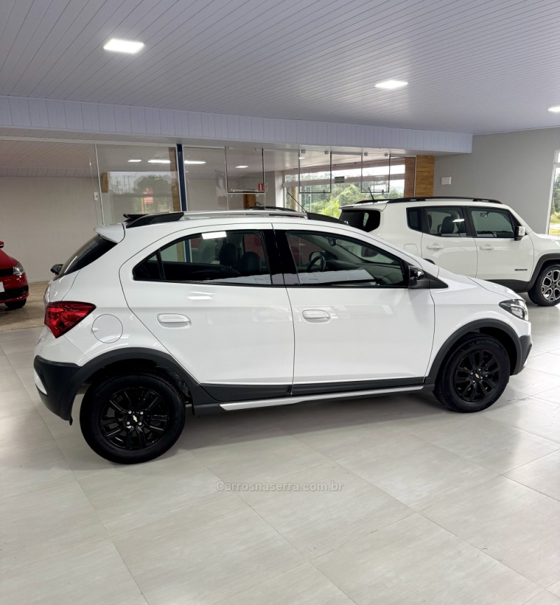 ONIX 1.4 MPFI ACTIV 8V FLEX 4P MANUAL - 2019 - VILA FLORES