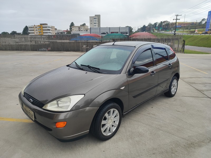FOCUS 1.8 GLX 16V GASOLINA 4P MANUAL - 2001 - FARROUPILHA