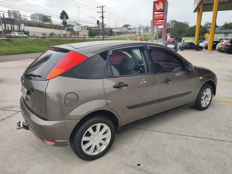 FOCUS 1.8 GLX 16V GASOLINA 4P MANUAL - 2001 - FARROUPILHA