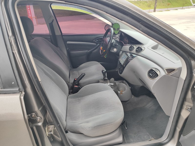 FOCUS 1.8 GLX 16V GASOLINA 4P MANUAL - 2001 - FARROUPILHA