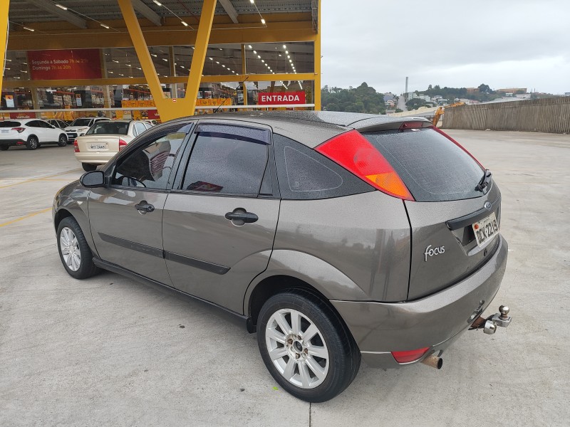 FOCUS 1.8 GLX 16V GASOLINA 4P MANUAL - 2001 - FARROUPILHA